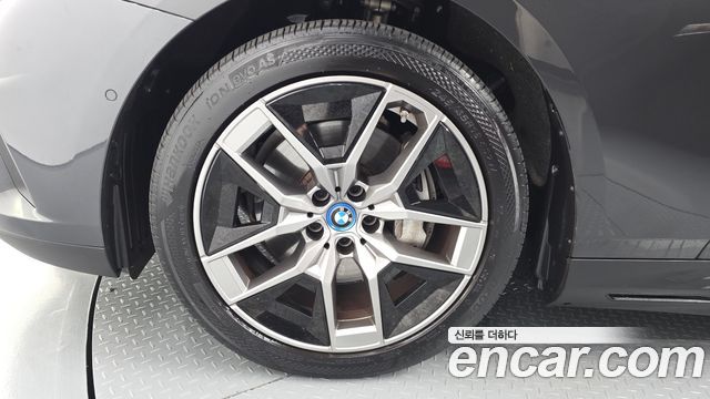BMW i5 G60 eDrive 40 - фото 4