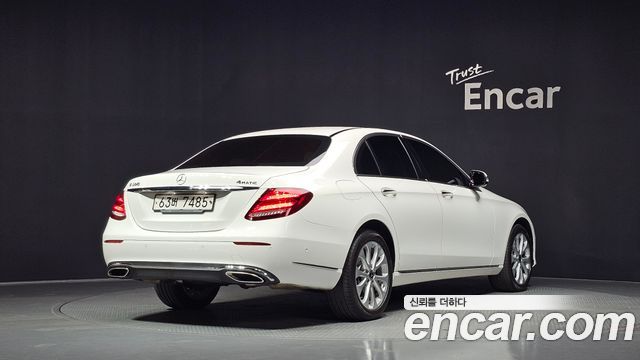 Mercedes-Benz E-Class W213 E300 4MATIC Exclusive - фото 1