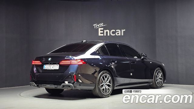BMW 5-Series G60 520i M Sport - фото 1