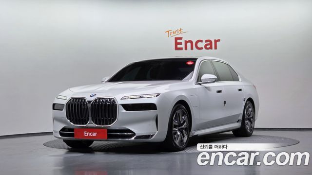 BMW 7-Series G70 750e xDrive Design Pure Excellence - фото 0