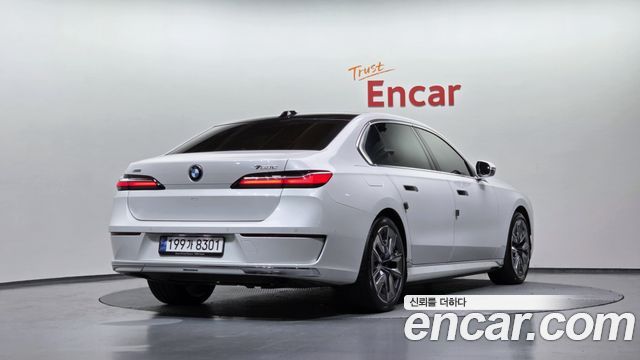 BMW 7-Series G70 750e xDrive Design Pure Excellence - фото 1