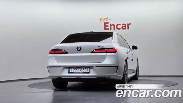 BMW 7-Series G70 750e xDrive Design Pure Excellence - фото 3