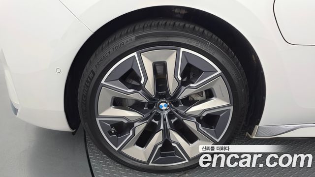 BMW 7-Series G70 750e xDrive Design Pure Excellence - фото 4