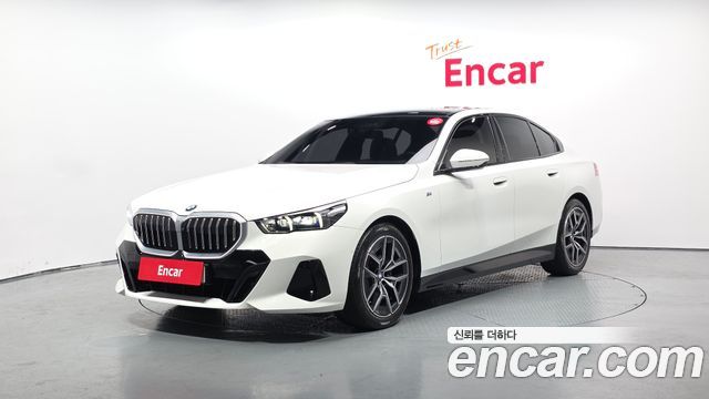 BMW 5-Series G60 520i M Sport - фото 0