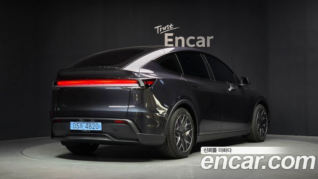 Tesla Model Y L Long Range AWD - фото 1