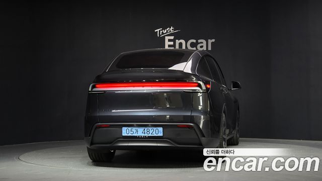 Tesla Model Y L Long Range AWD - фото 3
