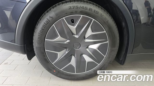 Tesla Model Y L Long Range AWD - фото 4