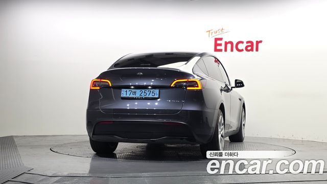 Tesla Model Y Long Range AWD - фото 3