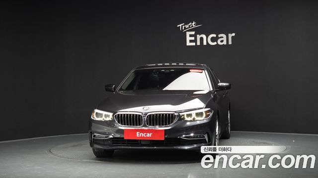 BMW 5-Series G30 520i Luxury - фото 1
