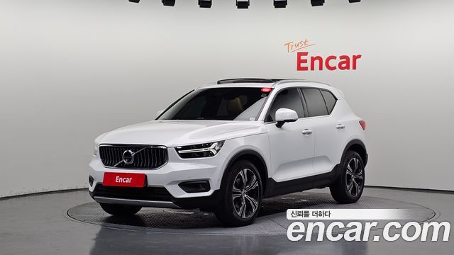 Volvo XC40 B4 Inscription - фото 0