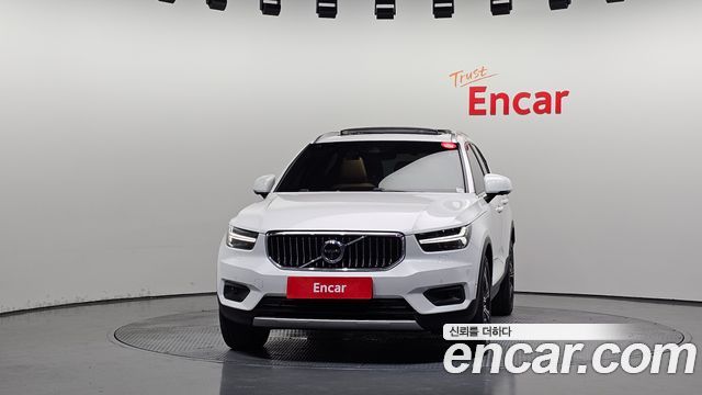 Volvo XC40 B4 Inscription - фото 2