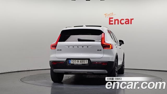 Volvo XC40 B4 Inscription - фото 3