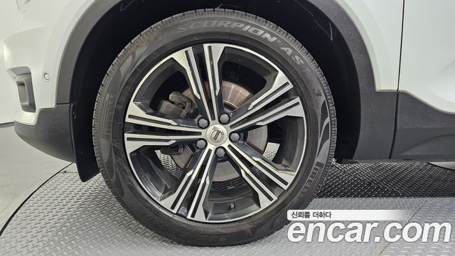 Volvo XC40 B4 Inscription - фото 4