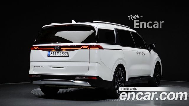 Kia Carnival 4-го поколения 9-Seater Signature - фото 1