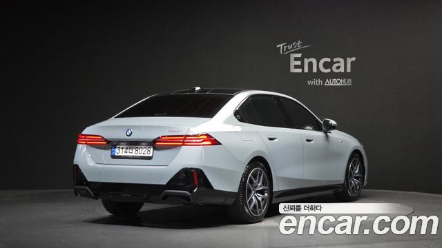 BMW 5-Series G60 520i M Sport - фото 1