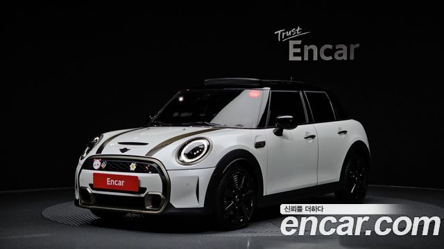 Mini Cooper 5Door Resolute Edition 3rd Gen - фото 0