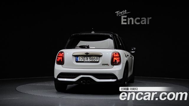 Mini Cooper 5Door Resolute Edition 3rd Gen - фото 3