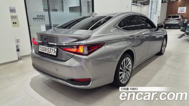 Lexus ES 7-го поколения Executive - фото 1