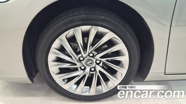 Lexus ES 7-го поколения Executive - фото 4