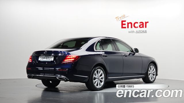 Mercedes-Benz E-Class W213 E300 4MATIC Exclusive - фото 1