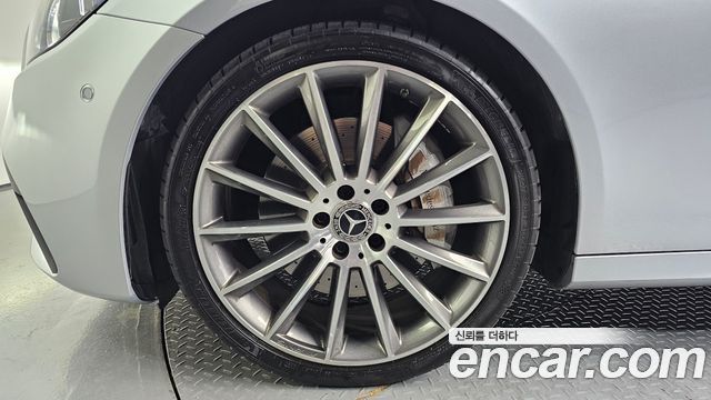 Mercedes-Benz E-Class W213 E350 4MATIC AMG Line - фото 4