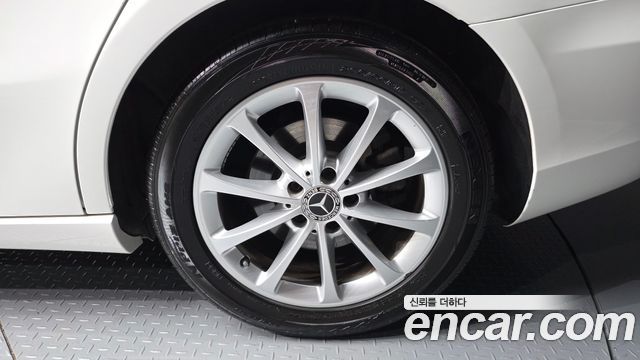 Mercedes-Benz A-Class W177 A220 Sedan - фото 4