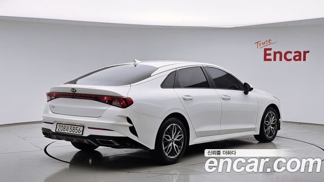 Kia K5 3-го поколения 2.0 Prestige - фото 1