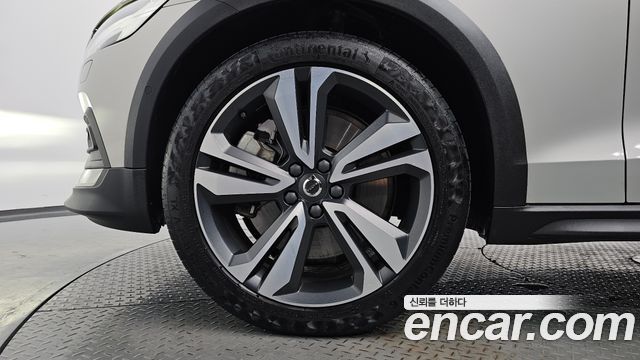 Volvo V60 2-го поколения B5 Pro AWD - фото 3