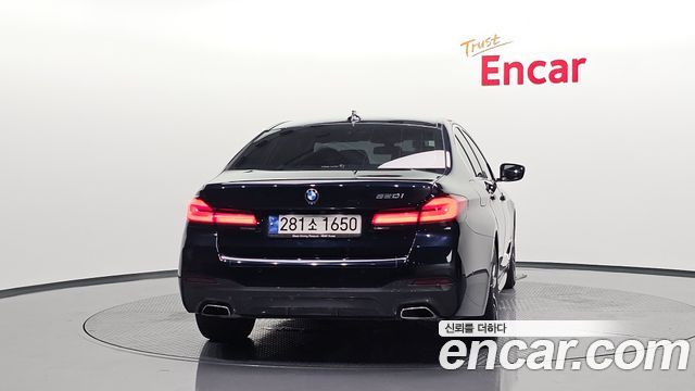 BMW 5-Series G30 520i M Sport - фото 3