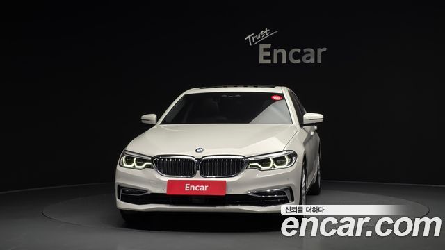 BMW 5-Series G30 530i Luxury Plus - фото 2