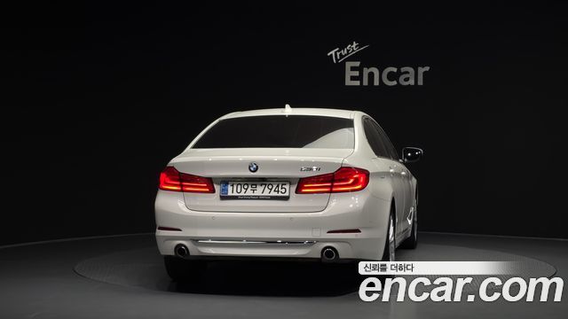 BMW 5-Series G30 530i Luxury Plus - фото 3