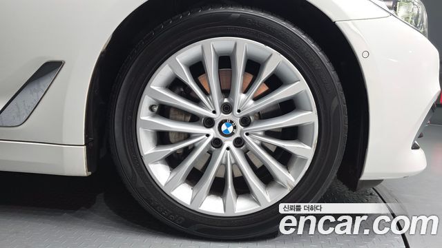 BMW 5-Series G30 530i Luxury Plus - фото 4