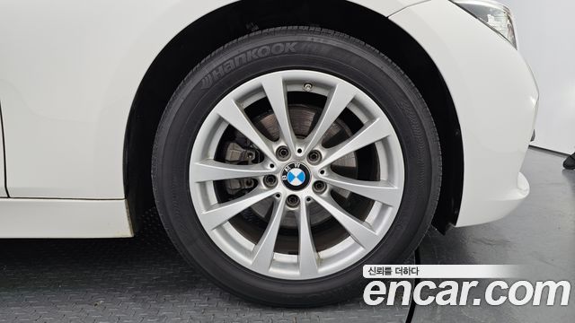 BMW 3-Series F30 320d xDrive - фото 3