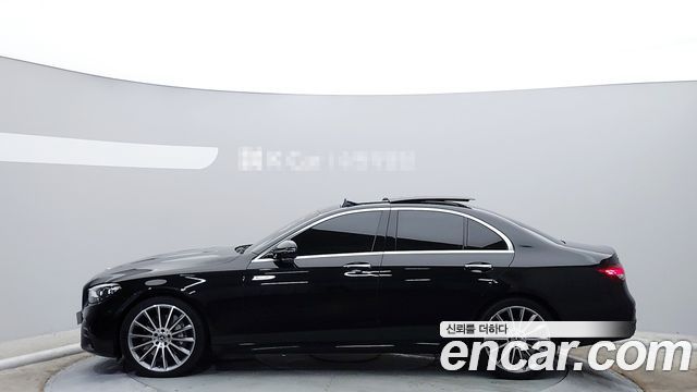 Mercedes-Benz E-Class W213 E350 4MATIC AMG Line - фото 4