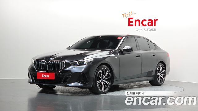 BMW 5-Series G60 530i xDrive M Sport - фото 0