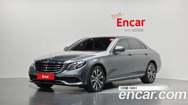 Mercedes-Benz E-Class W213 E300e Exclusive - фото 0