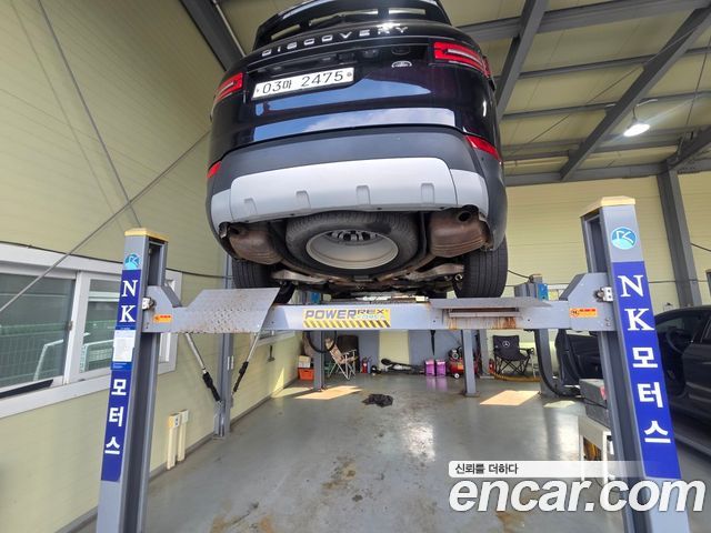 Land Rover Discovery 3.0 TD6 HSE Luxury - фото 1