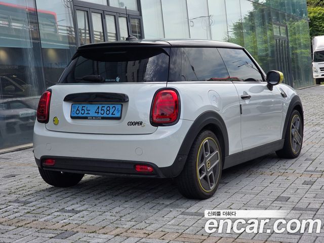 Mini Cooper SE Electric 3rd - фото 1