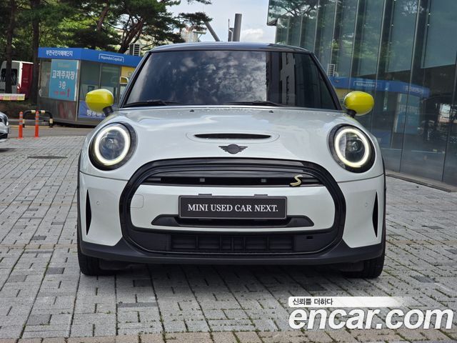 Mini Cooper SE Electric 3rd - фото 2