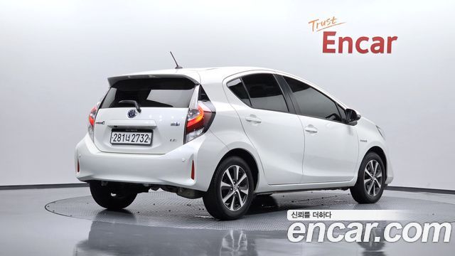 Toyota Prius 1.5 - фото 1