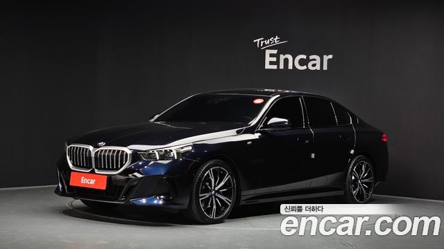BMW 5-Series G60 530i xDrive M Sport - фото 0