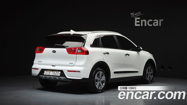 Kia Niro Prestige - фото 1