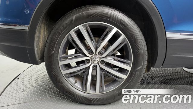 Volkswagen Tiguan 2.0 TDI Prestige - фото 4