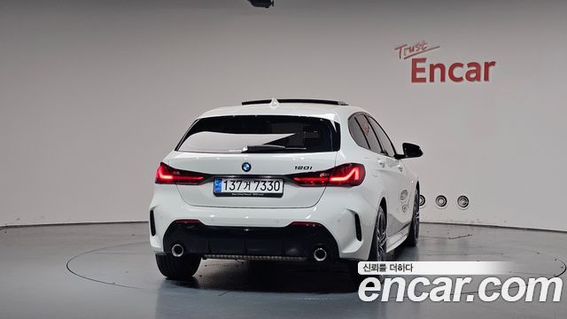 BMW 1-Series F40 120i M Sports - фото 3