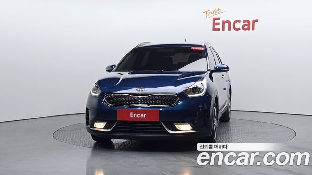 Kia Niro Luxury - фото 1
