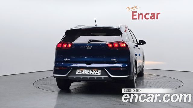 Kia Niro Luxury - фото 2