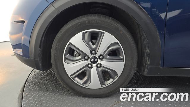 Kia Niro Luxury - фото 3