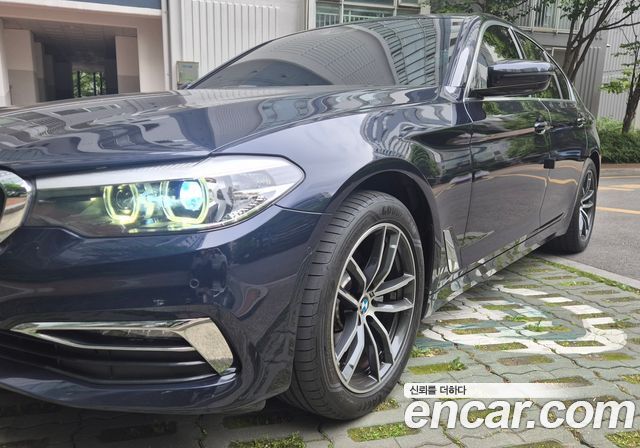 BMW 5-Series G30 520i Luxury - фото 1
