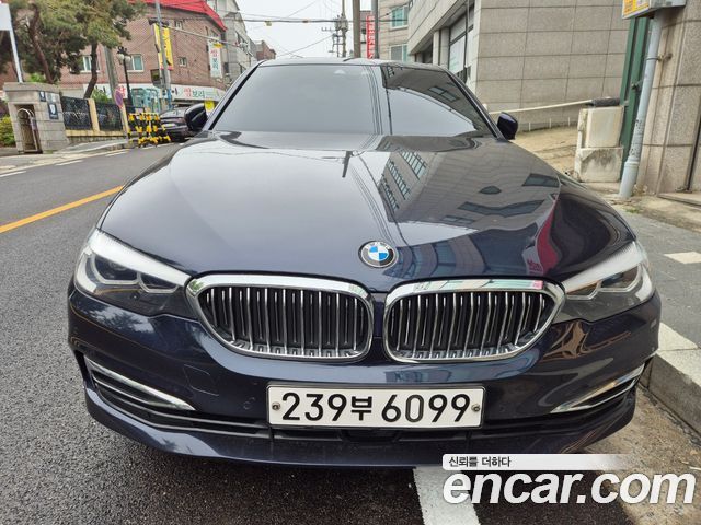 BMW 5-Series G30 520i Luxury - фото 2