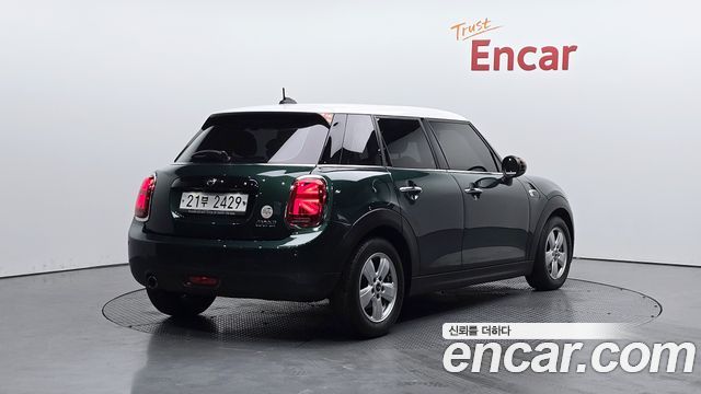 Mini Cooper 5Door Standard 3rd - фото 0